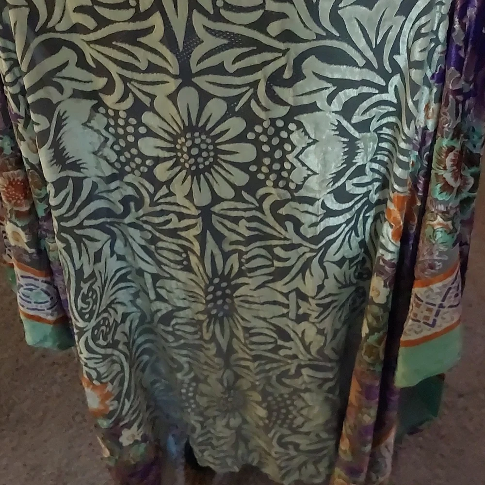 Floral shawl - Picture 2 of 4